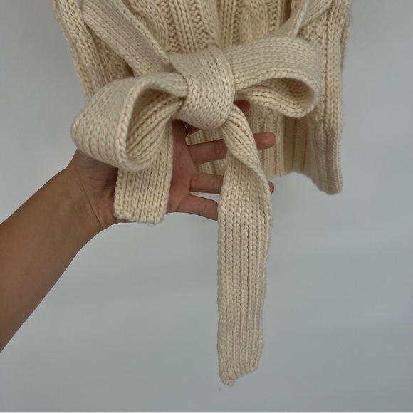 Marie Oliver Cosette Wool Blend Cream Bobble Cable Knit Turtleneck Sweater Vest - Picture 4 of 7